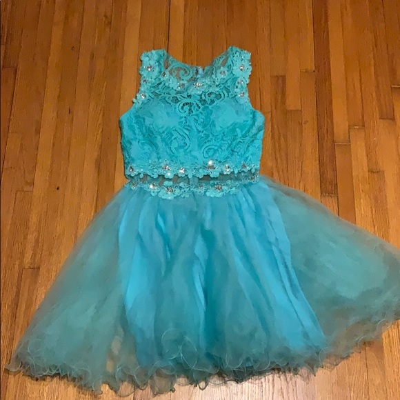 Turquoise Prom Dream💙! - Picture 2 of 5